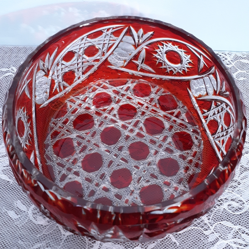 Large Ruby Red Cut to Clear Crystal Glass Centerpiece Bowl for Entertaining - Picture 13 of 16